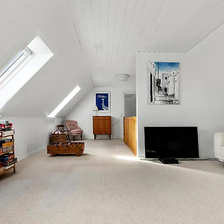 5 Bedroom Beautiful In *