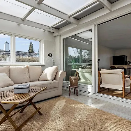 Dom wakacyjny 5 Bedroom Beautiful In Gilleleje
