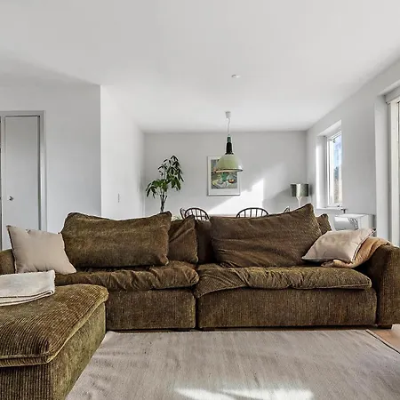 Dom wakacyjny 5 Bedroom Beautiful In