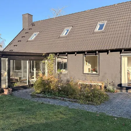 Dom wakacyjny 5 Bedroom Beautiful In *