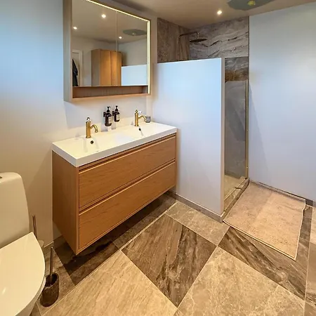 5 Bedroom Beautiful In