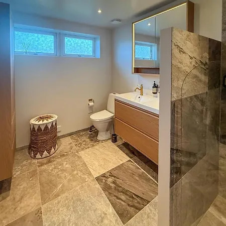 Dom wakacyjny 5 Bedroom Beautiful In *